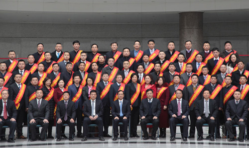 吳存榮書記和優(yōu)秀中國特色社會主義事業(yè)建設(shè)者合影