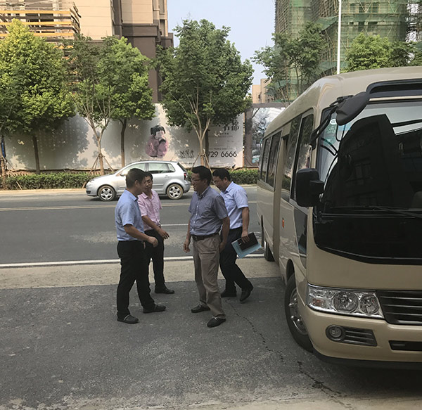 肥東縣委書記耿延強(qiáng)攜縣商務(wù)局等各局機(jī)關(guān)主要負(fù)責(zé)人來安徽環(huán)瑞開展就推動(dòng)國際貿(mào)易專題座談會(huì)