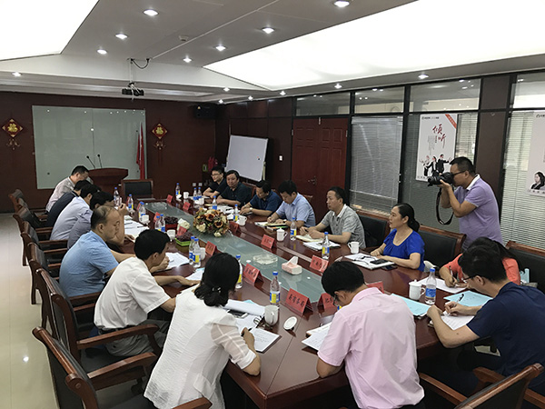 肥東縣委書記耿延強(qiáng)攜縣商務(wù)局等各局機(jī)關(guān)主要負(fù)責(zé)人來安徽環(huán)瑞開展就推動(dòng)國際貿(mào)易專題座談會(huì)