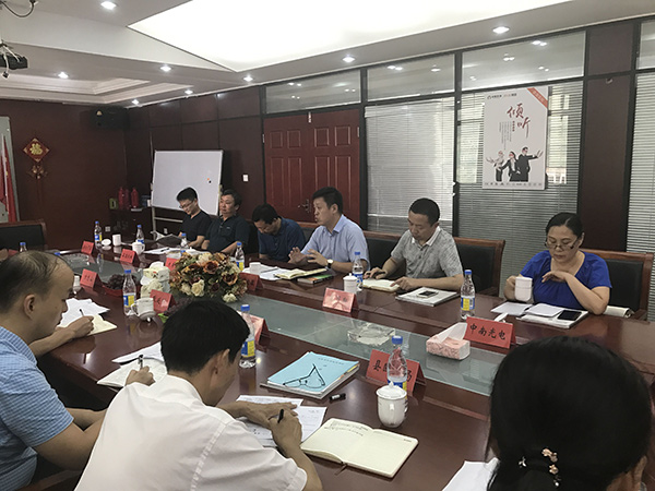 肥東縣委書記耿延強(qiáng)攜縣商務(wù)局等各局機(jī)關(guān)主要負(fù)責(zé)人來安徽環(huán)瑞開展就推動(dòng)國際貿(mào)易專題座談會(huì)